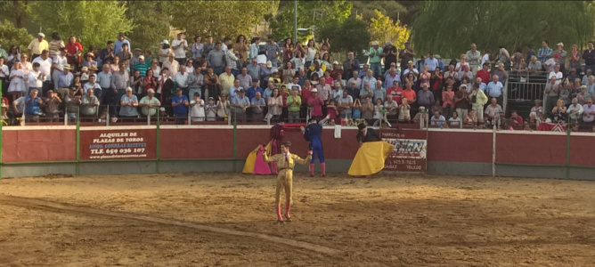                               El Rafi coupe 2 oreilles à Tamames (Salamanca)...