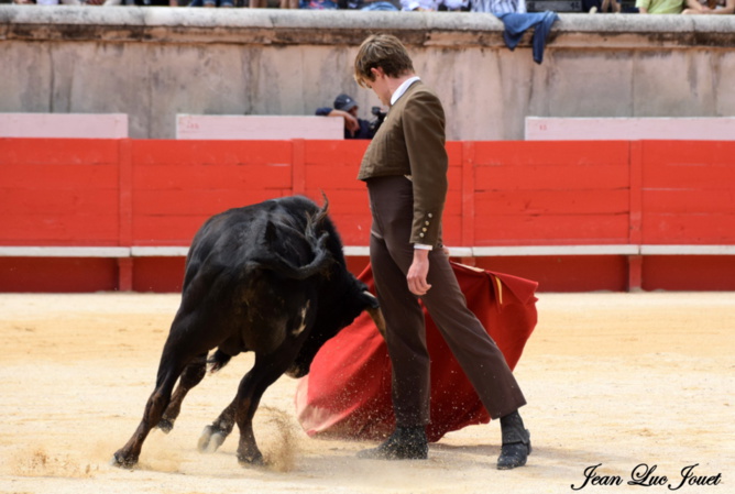 Suave et profond derechazo d'Hugo Suave et profond derechazo d'Hugo