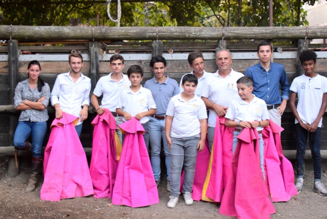 Les élèves et l'éleveuse Les élèves et l'éleveuse