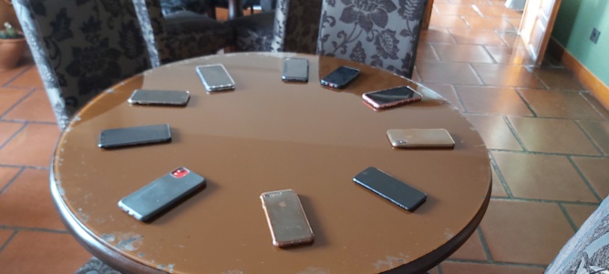 Meeting de téléphones orphelins
