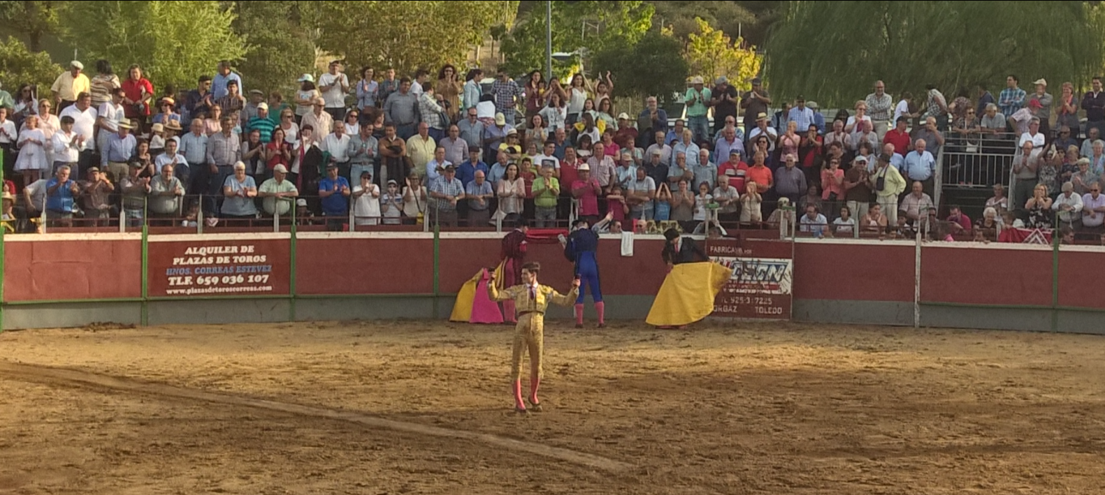                               El Rafi coupe 2 oreilles à Tamames (Salamanca)...