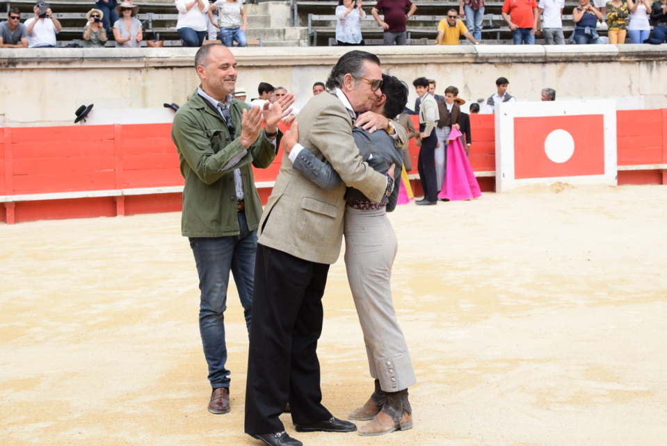 El Maestro Angel TERUEL abrazando a Nino